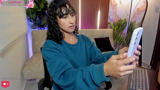 Antonella Moretti  online show from March 2026 04:18:01 AM