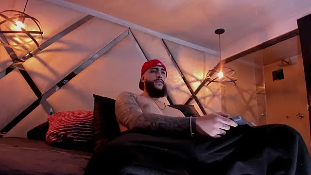 SantiagoHincapiie online show from March 2026 04:19:01 AM