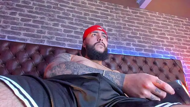 SantiagoHincapiie online show from March 2026 08:37:02 PM