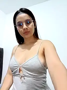 Samantha Castro  online show from February 2026 02:32:02 AM