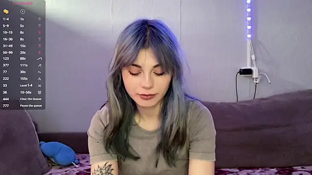 Snapshot of Emmibrilson chatting on April 2026 12:37:01 PM Emmibrilson online show from April 2026 12:37:01 PM