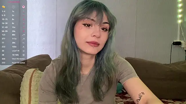 Snapshot of Emmibrilson chatting on April 2026 12:29:02 PM Emmibrilson online show from April 2026 12:29:02 PM