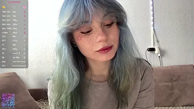 Snapshot of Emmibrilson chatting on May 2026 10:21:02 AM Emmibrilson online show from May 2026 10:21:02 AM