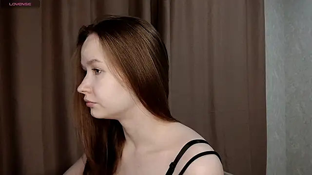 Snapshot of LeslieShay chatting on March 2026 06:00:01 PM LeslieShay online show from March 2026 06:00:01 PM
