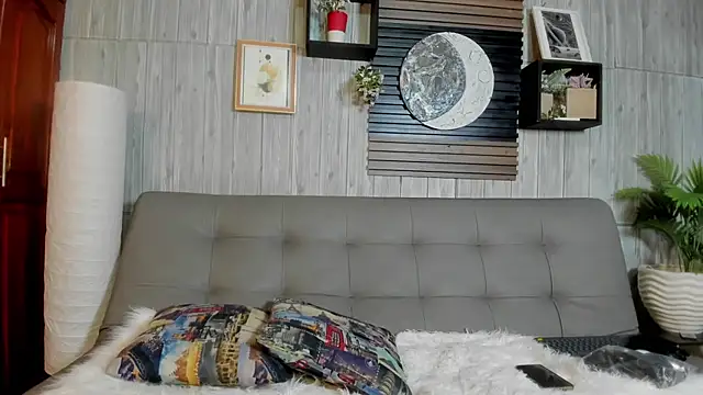 Snapshot of sari_clark chatting on February 2026 02:14:01 PM sari clark online show from February 2026 02:14:01 PM