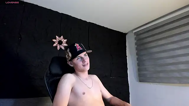 Snapshot of TylerDlucca chatting on February 2026 05:27:01 AM TylerDlucca online show from February 2026 05:27:01 AM