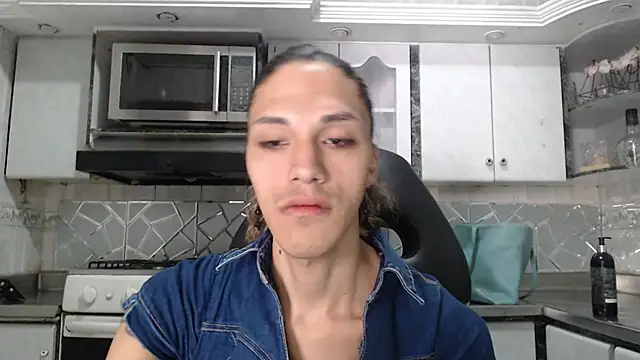 CrisOzzz online show from May 2026 05:42:01 PM