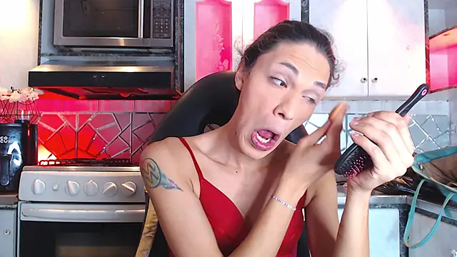 CrisOzzz online show from May 2026 06:27:02 PM