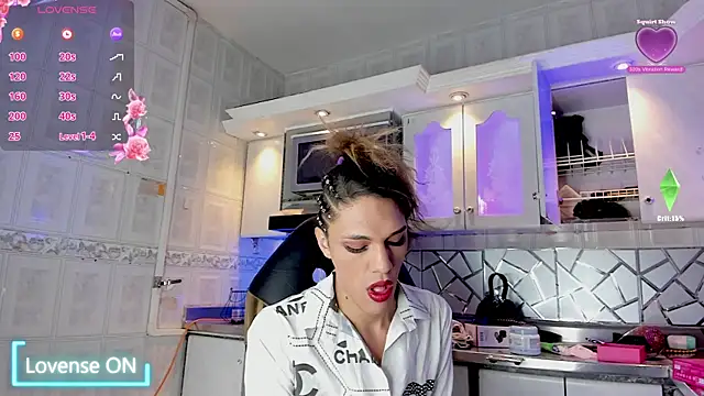 CrisOzzz online show from July 2026 06:17:02 PM