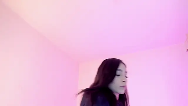 MIAA ROBERTSS online show from April 2026 06:14:01 AM