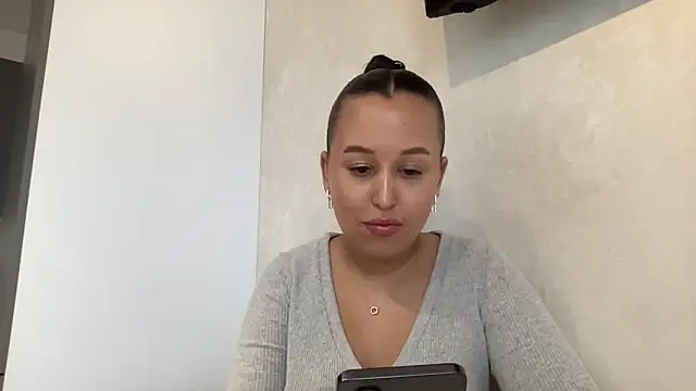 Dana 005 online show from May 2026 03:50:01 PM