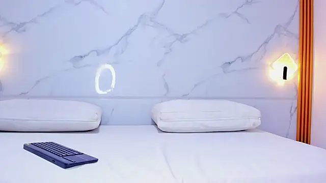 Snapshot of melanie_harl chatting on February 2026 08:32:02 PM melanie harl online show from February 2026 08:32:02 PM