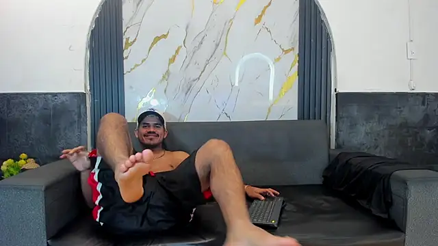 Snapshot of Latins_on_fire chatting on March 2026 12:14:01 AM Latins on fire online show from March 2026 12:14:01 AM