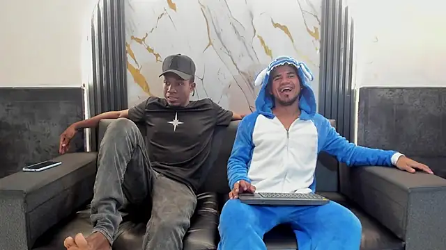 Snapshot of Latins_on_fire chatting on March 2026 11:54:02 AM Latins on fire online show from March 2026 11:54:02 AM