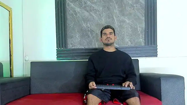 Snapshot of Latins_on_fire chatting on April 2026 11:43:01 AM Latins on fire online show from April 2026 11:43:01 AM