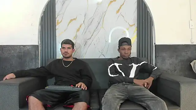 Snapshot of Latins_on_fire chatting on April 2026 11:37:01 AM Latins on fire online show from April 2026 11:37:01 AM