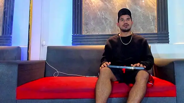 Snapshot of Latins_on_fire chatting on April 2026 11:37:01 AM Latins on fire online show from April 2026 11:37:01 AM