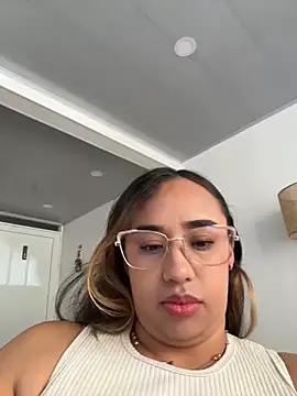 Eyssha online show from February 2026 02:49:01 PM