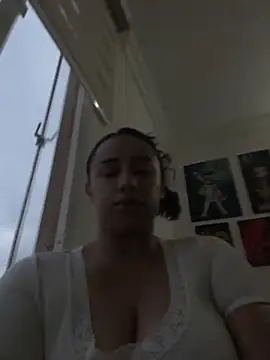 Eyssha online show from May 2026 10:50:02 PM
