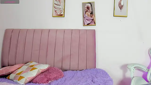 Zoow bluussh online show from April 2026 12:00:02 PM