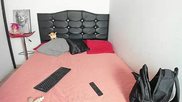 LatinaQueen23 online show from April 2026 03:50:02 PM
