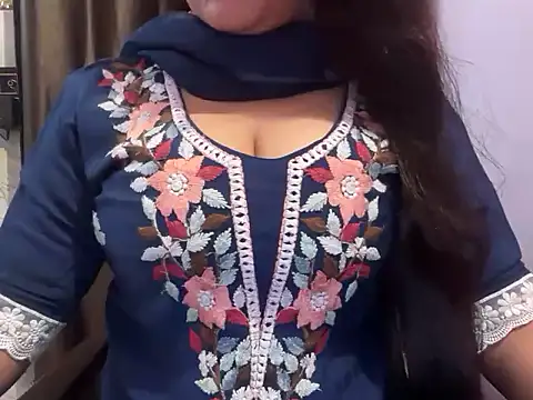 Avneet kaurr1 online show from June 2026 02:45:02 AM