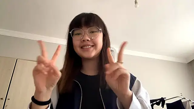 Snapshot of KymCermak chatting on February 2026 12:15:01 PM KymCermak online show from February 2026 12:15:01 PM