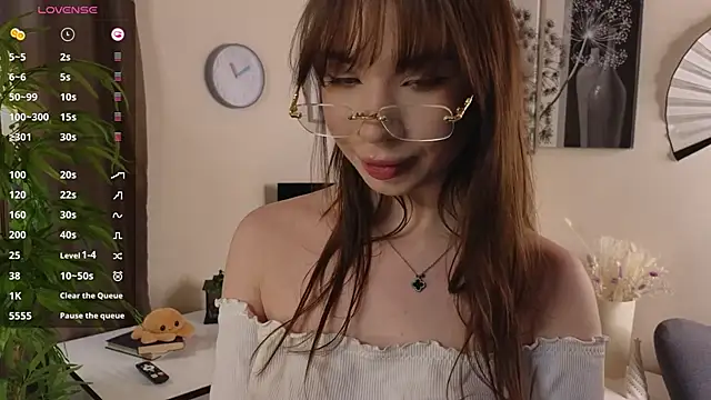 Jennin Hearl online show from March 2026 07:20:02 PM