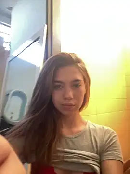 Milagrossuwu online show from March 2026 09:32:02 PM