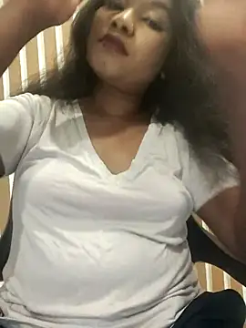 Snapshot of Cutie_bae011 chatting on February 2026 12:15:01 PM Cutie bae011 online show from February 2026 12:15:01 PM