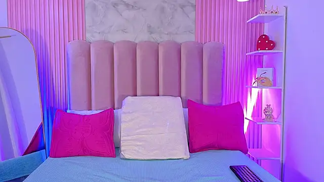 ArianaRougee online show from April 2026 11:48:01 AM