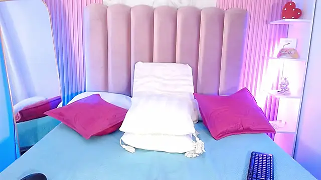 ArianaRougee online show from April 2026 01:41:02 PM