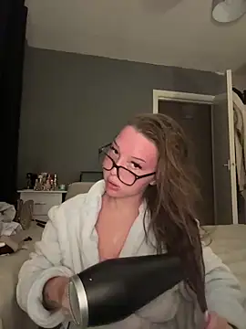 Snapshot of Bellesweett chatting on April 2026 07:14:01 PM Bellesweett online show from April 2026 07:14:01 PM