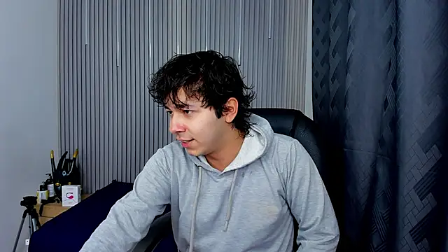 Julian Smith21 online show from May 2026 02:18:02 AM