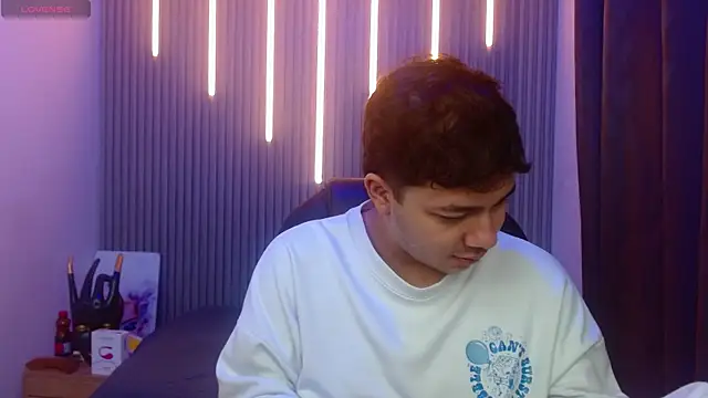 Julian Smith21 online show from July 2026 03:52:01 AM
