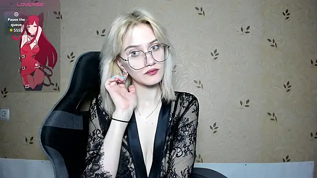 NicoleDaviss online show from July 2026 07:11:01 PM