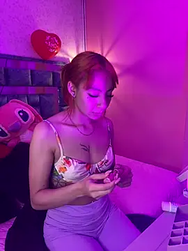 Snapshot of Elaaa_pink21 chatting on February 2026 02:22:01 AM Elaaa pink21 online show from February 2026 02:22:01 AM