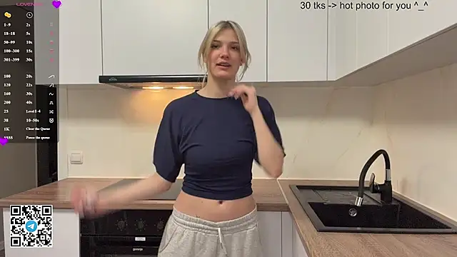 Carolini i online show from April 2026 05:55:01 PM