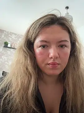 Snapshot of honeyladybee chatting on February 2026 10:35:01 AM honeyladybee online show from February 2026 10:35:01 AM