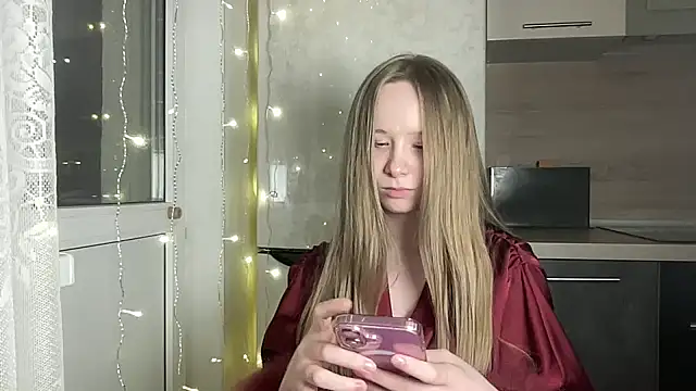 cutefoxieee online show from April 2026 05:46:02 PM