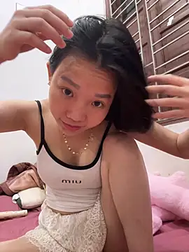 Snapshot of Miumieu2 chatting on April 2026 02:25:01 PM Miumieu2 online show from April 2026 02:25:01 PM