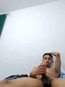 Snapshot of Lluviadeorohd chatting on February 2026 04:43:01 AM Lluviadeorohd online show from February 2026 04:43:01 AM