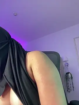 Yasmin cute online show from May 2026 09:09:02 PM