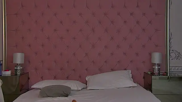 SarahVellmont online show from July 2026 03:42:02 AM