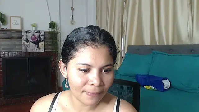 Emma hassani online show from May 2026 06:58:01 PM