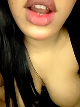 Snapshot of madleen_Mm chatting on May 2026 07:19:02 PM madleen Mm online show from May 2026 07:19:02 PM