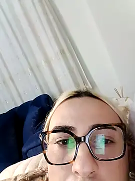 Snapshot of SarilicePamir chatting on February 2026 08:28:01 PM SarilicePamir online show from February 2026 08:28:01 PM