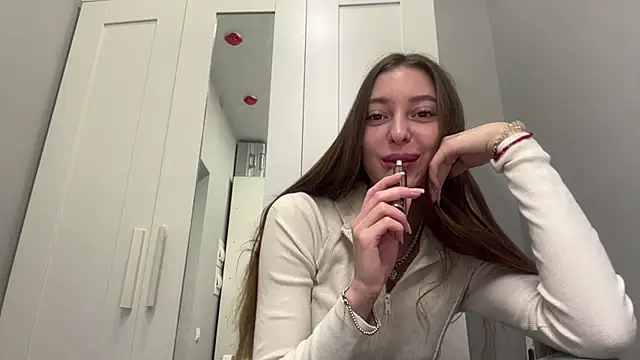 selena favn online show from March 2026 02:03:01 AM