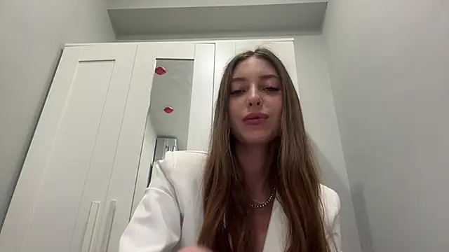 selena favn online show from March 2026 04:16:01 AM