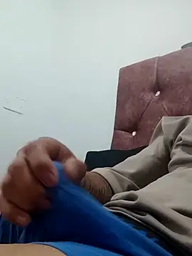 Snapshot of Andcas041 chatting on February 2026 08:39:01 PM Andcas041 online show from February 2026 08:39:01 PM